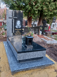 Пам'ятник із сірого граніту для двох поховань львів