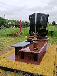 Пам'ятник з граніту золочів львівська область