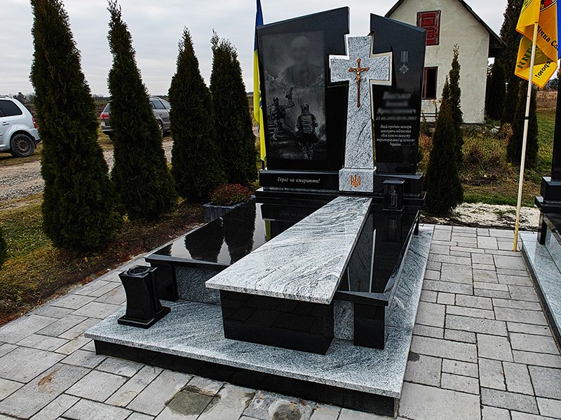 Пам'ятник 2