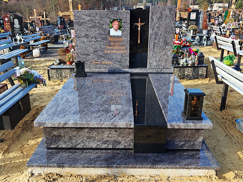 Пам'ятник 1