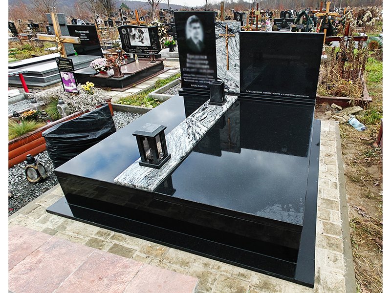 Пам'ятник 1