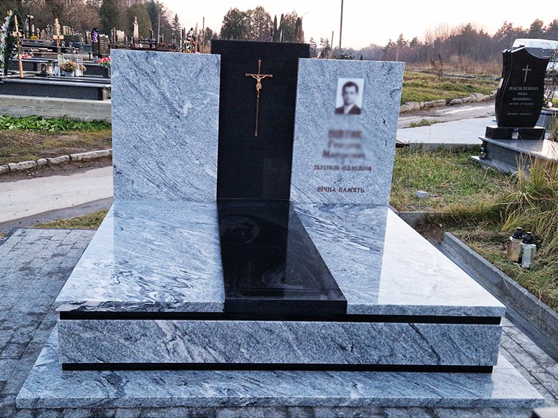 Пам'ятник 2