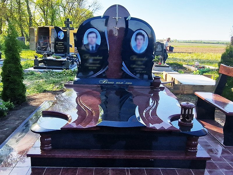 Пам'ятник 2